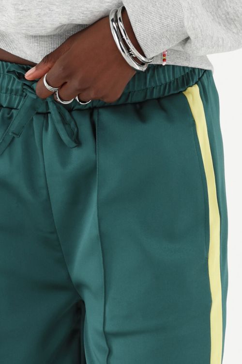 Green trousers in satin look with pintuck | My Jewellery