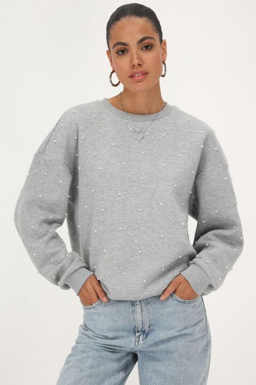 Grey oversized sweater with pearls | My Jewellery