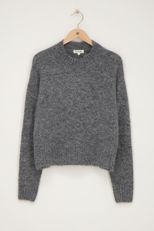 Grauer Oversize-Strickpullover