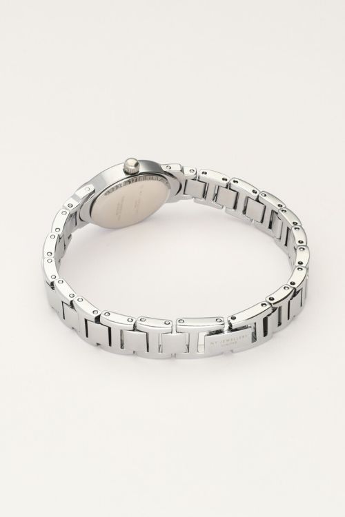Iconic oval watch