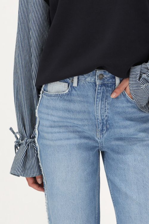 Light blue wide leg jeans with contrasting pocket | My Jewellery