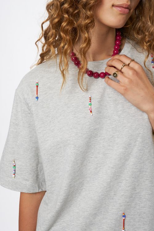Light grey T-shirt with coloured beaded fringes | My Jewellery