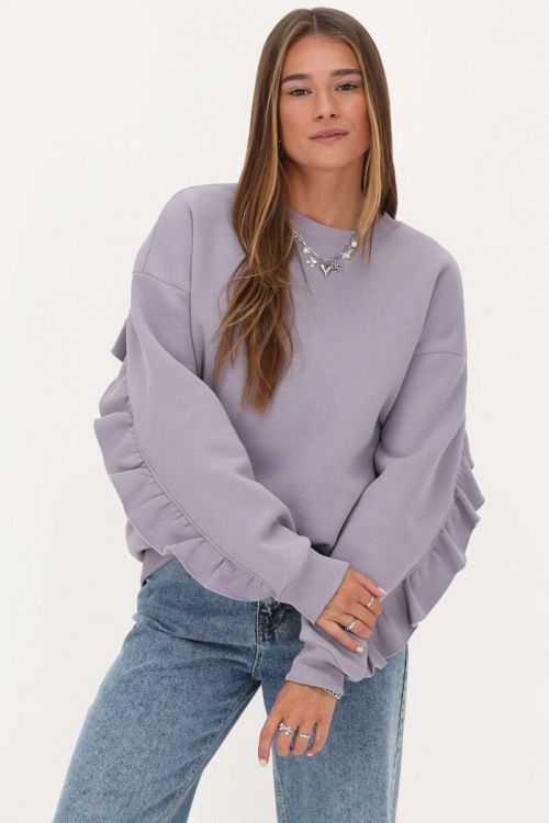 Lilac sweater with ruffles and patch | My Jewellery