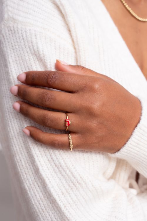 Minimalist ring with bubbles
