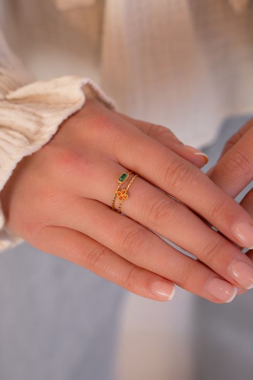 Bague minimaliste avec trèfle et strass orange