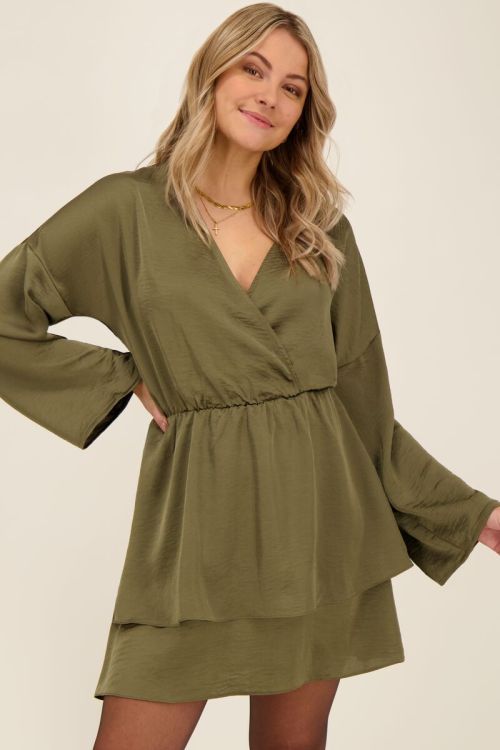 Groene jurk satijnen look met lagen | My Jewellery