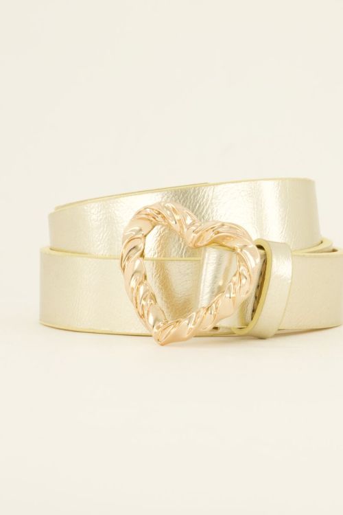 Heart belt outlet buckle
