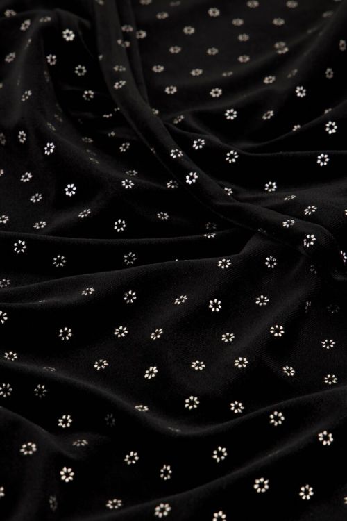 Zwarte velvet top met zilveren bloemen | My Jewellery