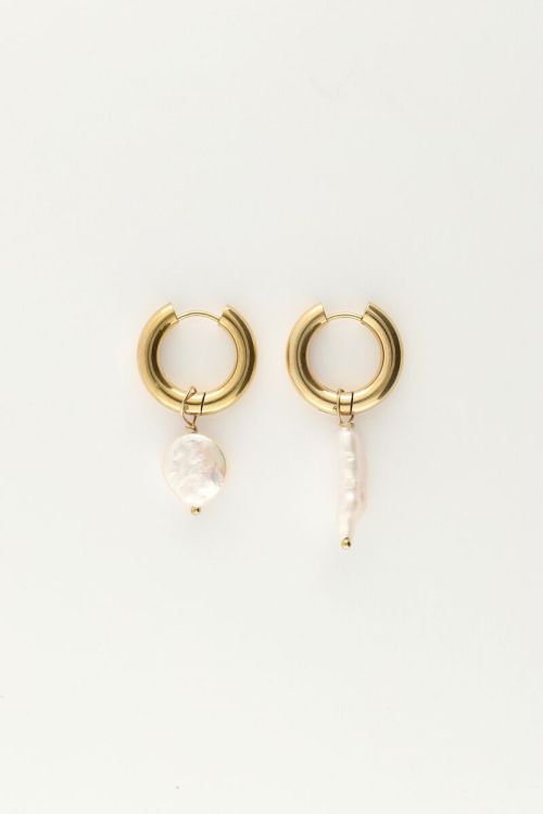 Hoop earrings with two different pearls | My Jewellery