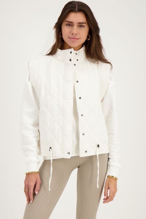 White padded gilet with snap buttons | My Jewellery