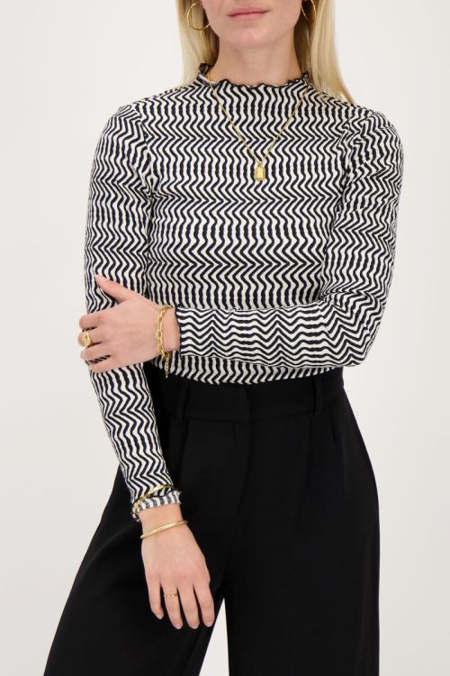 Black & white zigzag crinkle top | My Jewellery