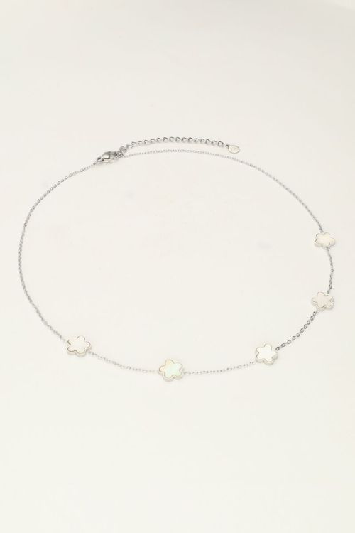 Minimalist necklace with mother of pearl flowers | My Jewellery
