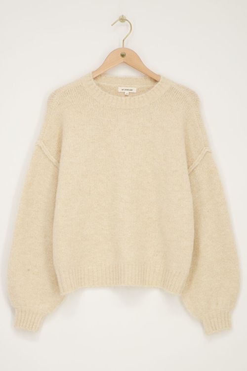 Beigefarbener oversized Pullover mit Ballonärmeln