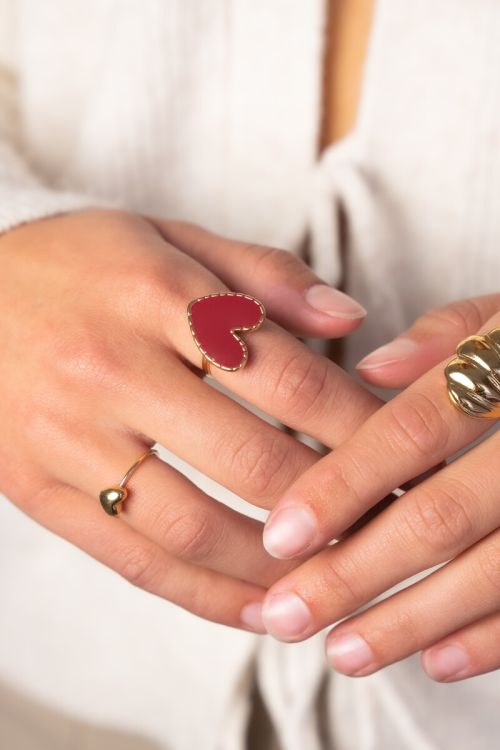 Statement ring with burgundy heart