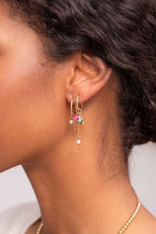 Boucle d'oreille unique avec petites perles