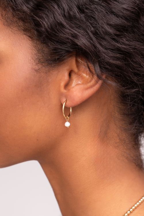One piece earring with freshwater pearl