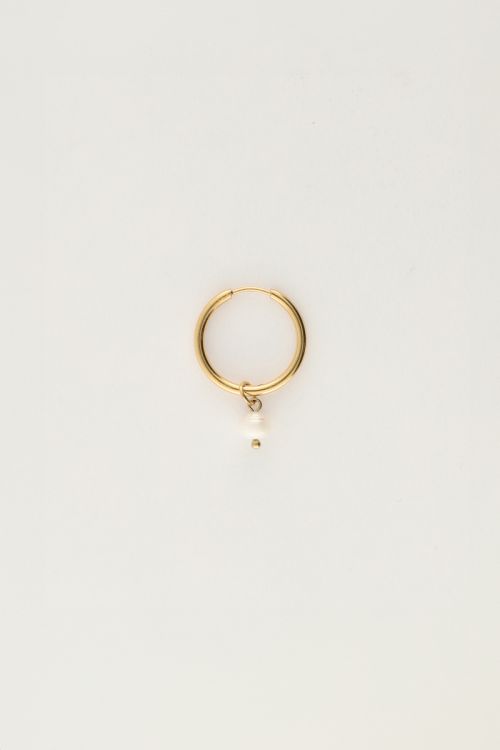 One piece earring with freshwater pearl