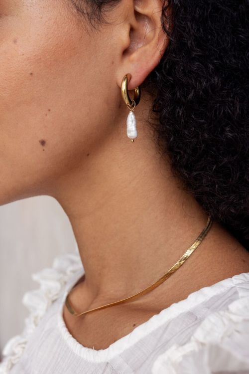 Hoop earrings with two different pearls | My Jewellery