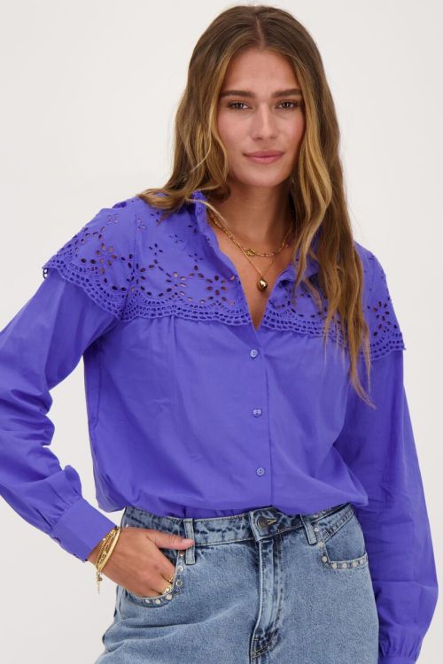 Purple blouse with embroidery and ruffled collar | My Jewellery