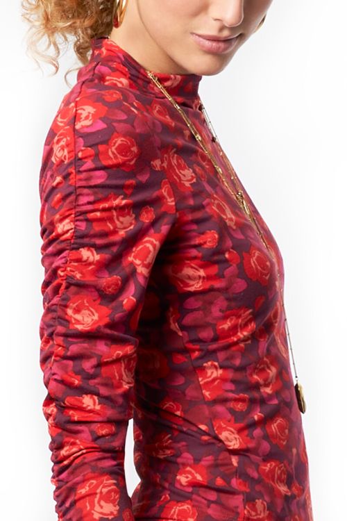 Lilafarbene Rollkragenpullover mit Rosenprint