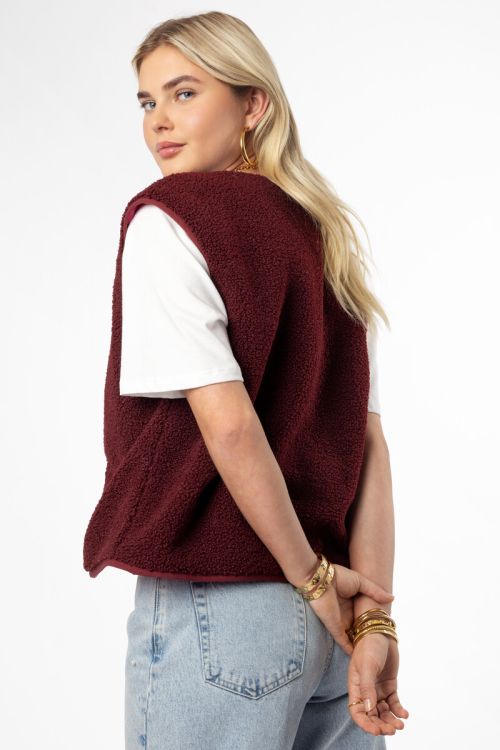 Red reversible gilet in teddy look | My Jewellery