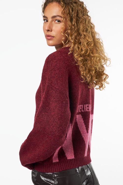 Red sweater with back print "Atelier NYC" | My Jewellery