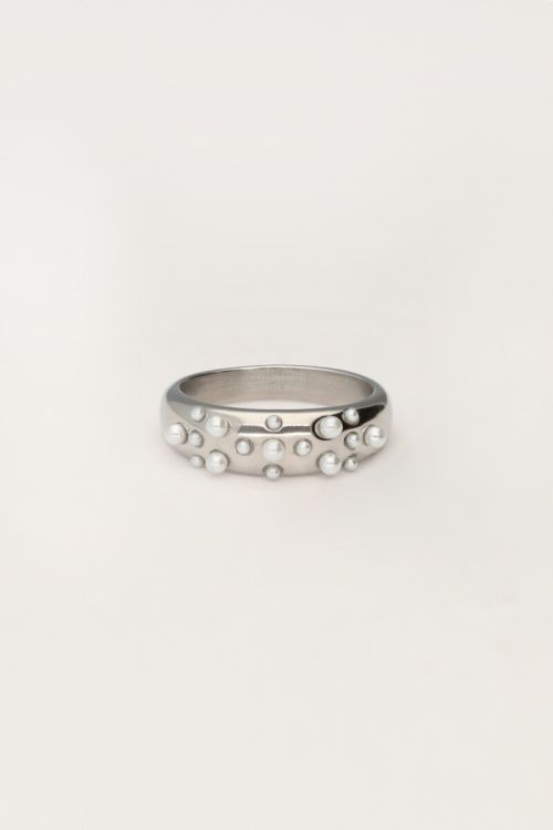 Ring mit Kunstperlen