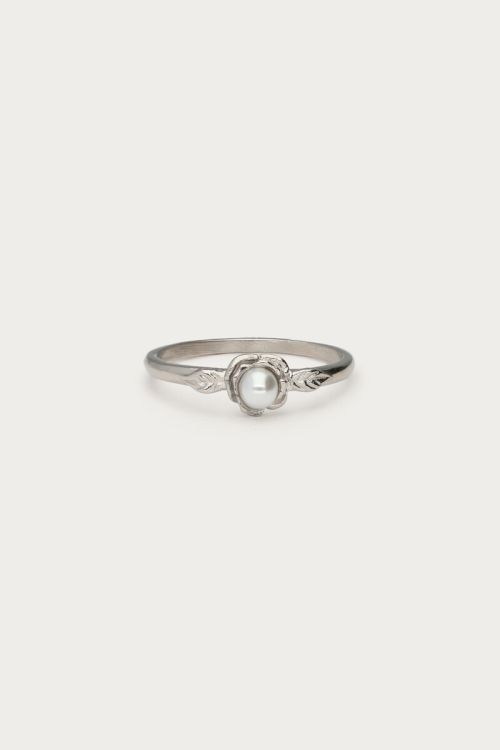 Ring with rose and faux pearl