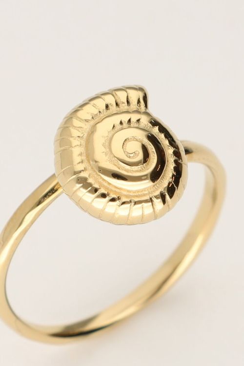 Ring mit Muschelanhänger 