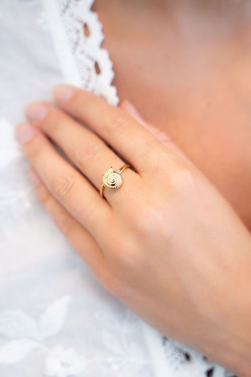 Ring mit Muschelanhänger 