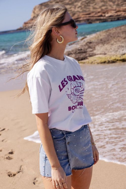 white T-shirt with Les grand boulevards | My Jewellery