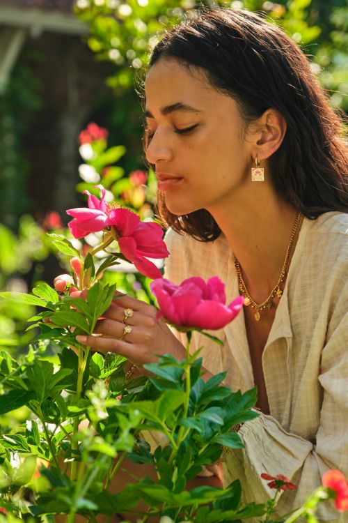 Botanical oorringen met roze bloemen