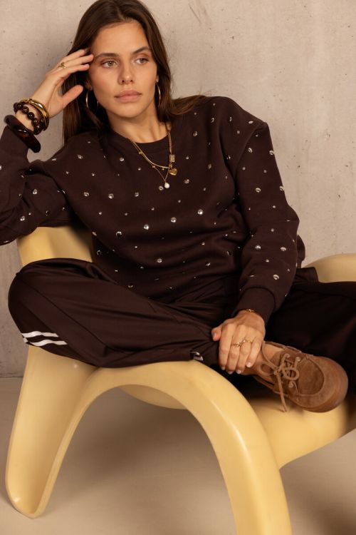 Dark brown sweater with silver-coloured studs | My Jewellery