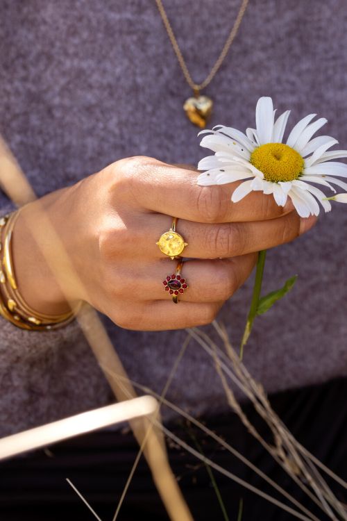 Mystic vintage ring met rode stenen