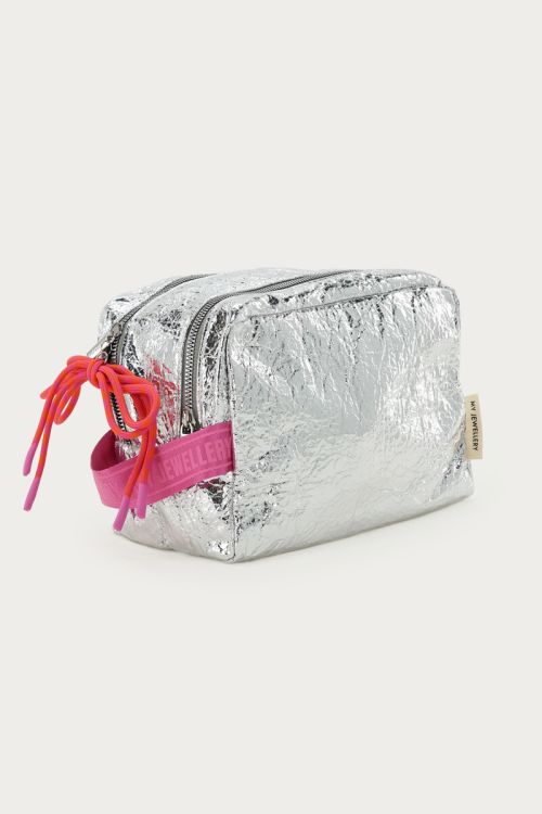 Silver-coloured toiletry bag with pink bow | My Jewellery
