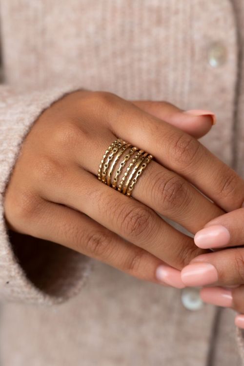 Statement necklaces ring