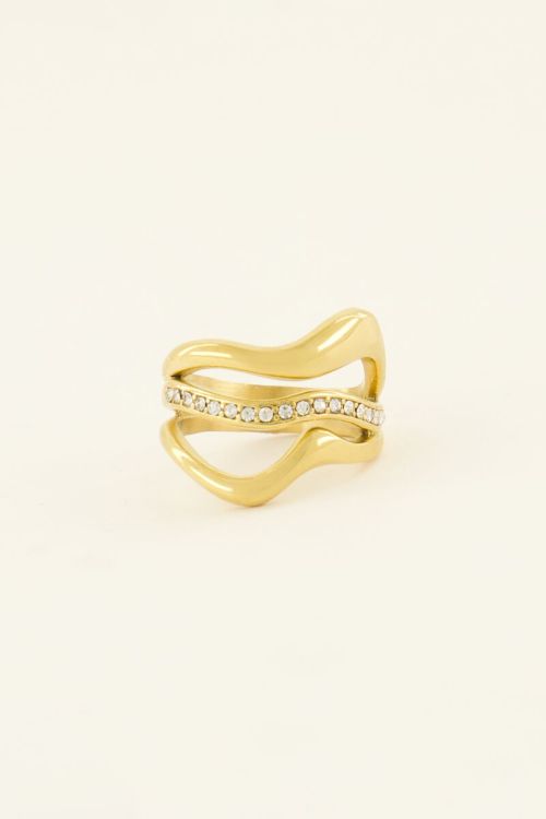 Stylish ring in wavy pattern
