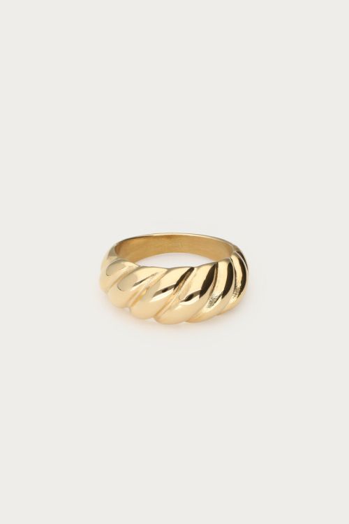 Twisted ring 