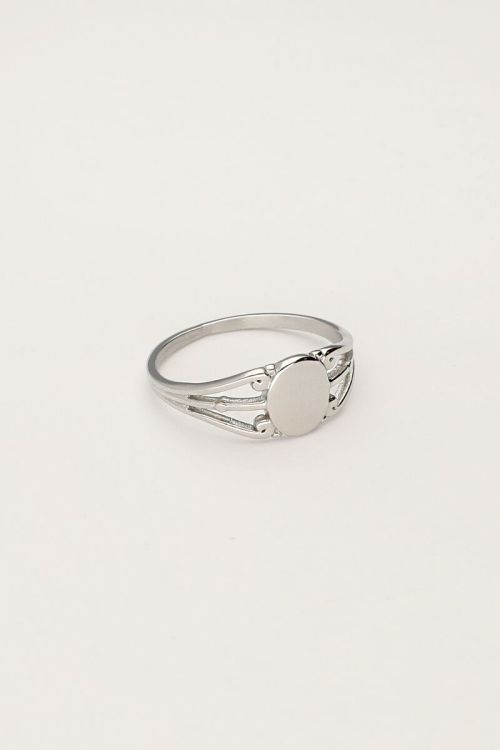 Vintage oval signet ring | My Jewellery