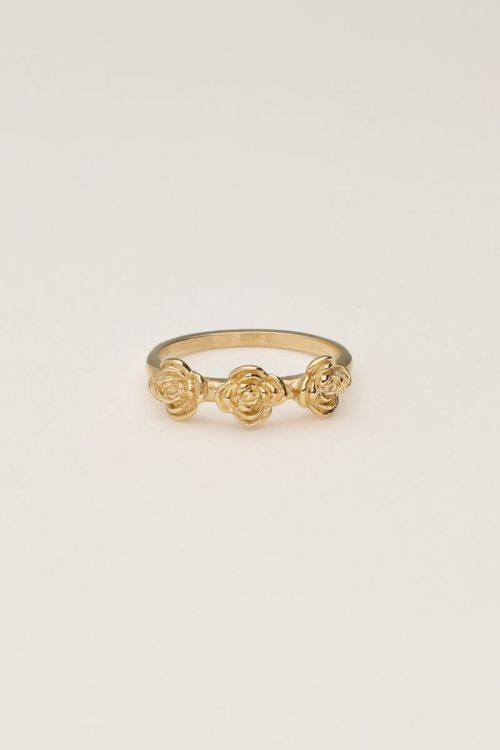 Vintage ring with 3 roses