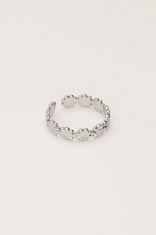 Vintage ring with daisies | My Jewellery
