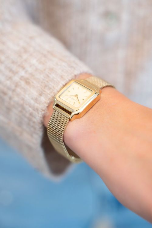 Horloge met vierkante wijzerplaat 