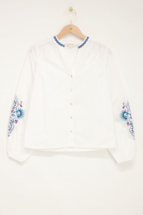 Witte blouse met blauwe embroidery details | My Jewellery