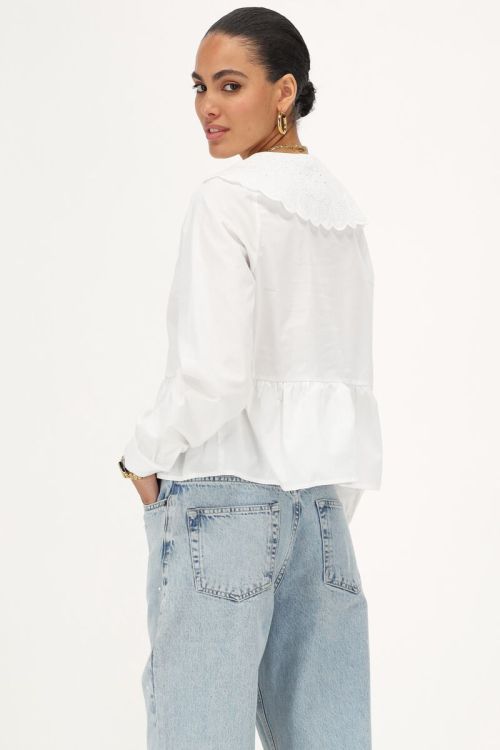 White blouse with ruffle and embroidery collar | My Jewellery