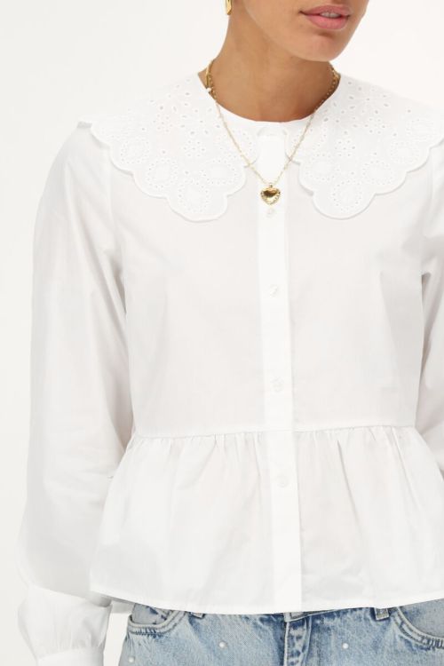 White blouse with ruffle and embroidery collar | My Jewellery