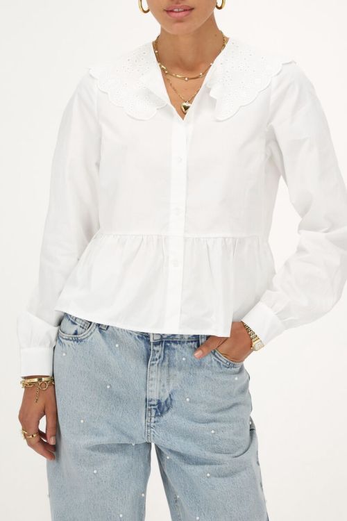 White blouse with ruffle and embroidery collar | My Jewellery