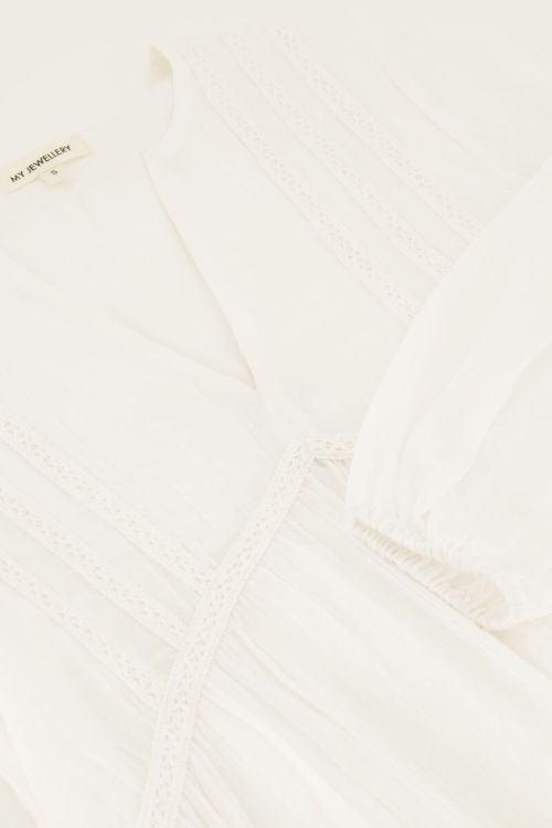 White dress with V-neckline and taping | My Jewellery