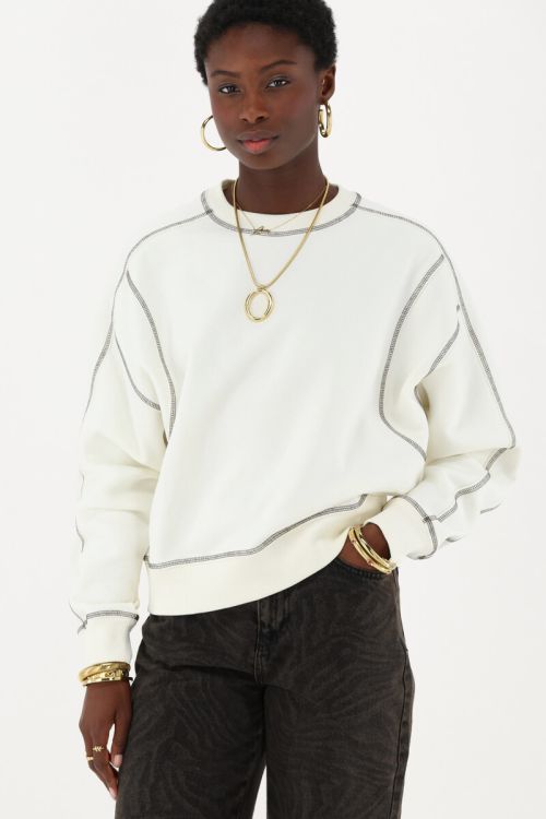 White sweatshirt with contrast stitching | My Jewellery