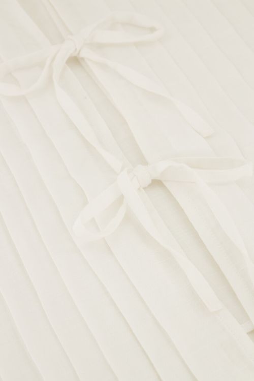 White top with pintuck & bows | My Jewellery