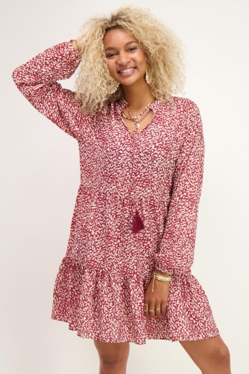 Rode jurk met gevlekte print